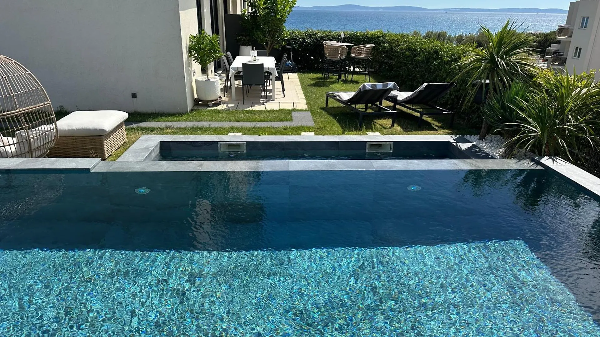 New Luxury Apartment With Private Heated Pool And Amazing Terrace With Seaview location
